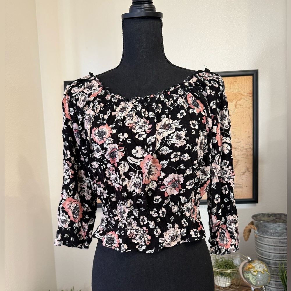 Wallflower floral cropped top size large